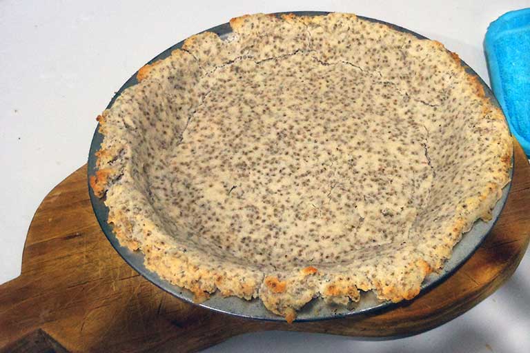base para tarta hecha con harina de coco y semillas de chia