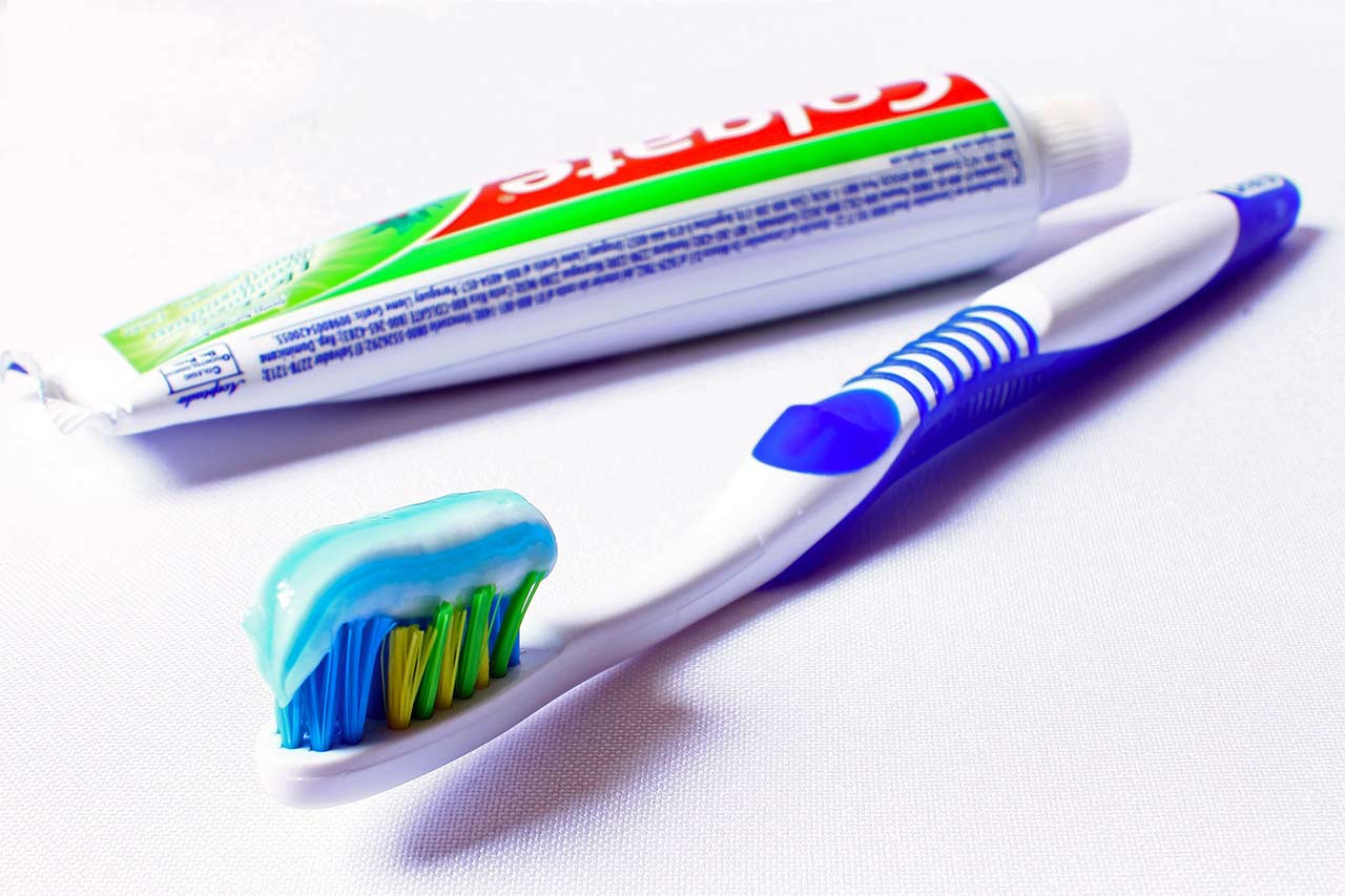 pasta dental y cepillo de dientes producidas con xilitol